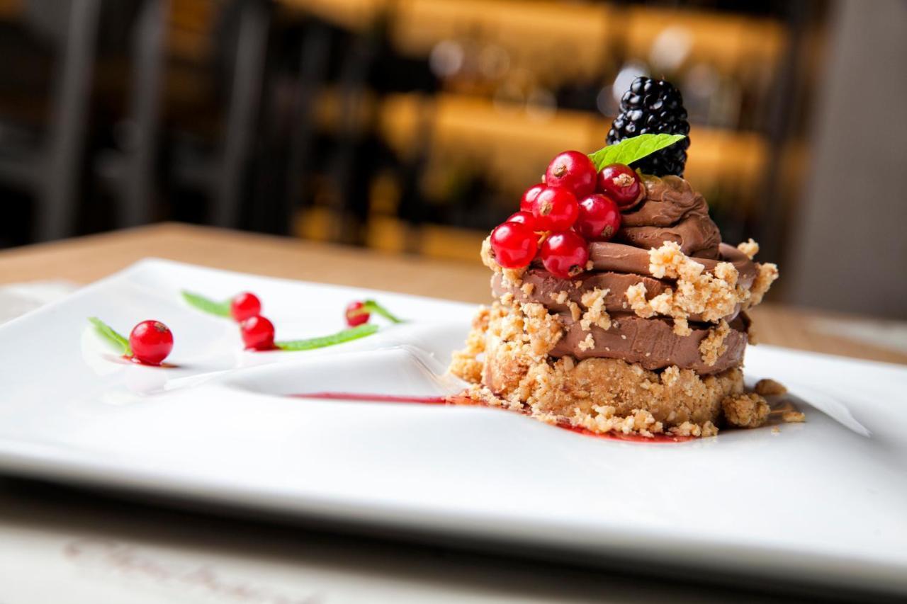 The Excelsior - Small Luxury Hotels Of The World Soluň Exteriér fotografie A chocolate dessert