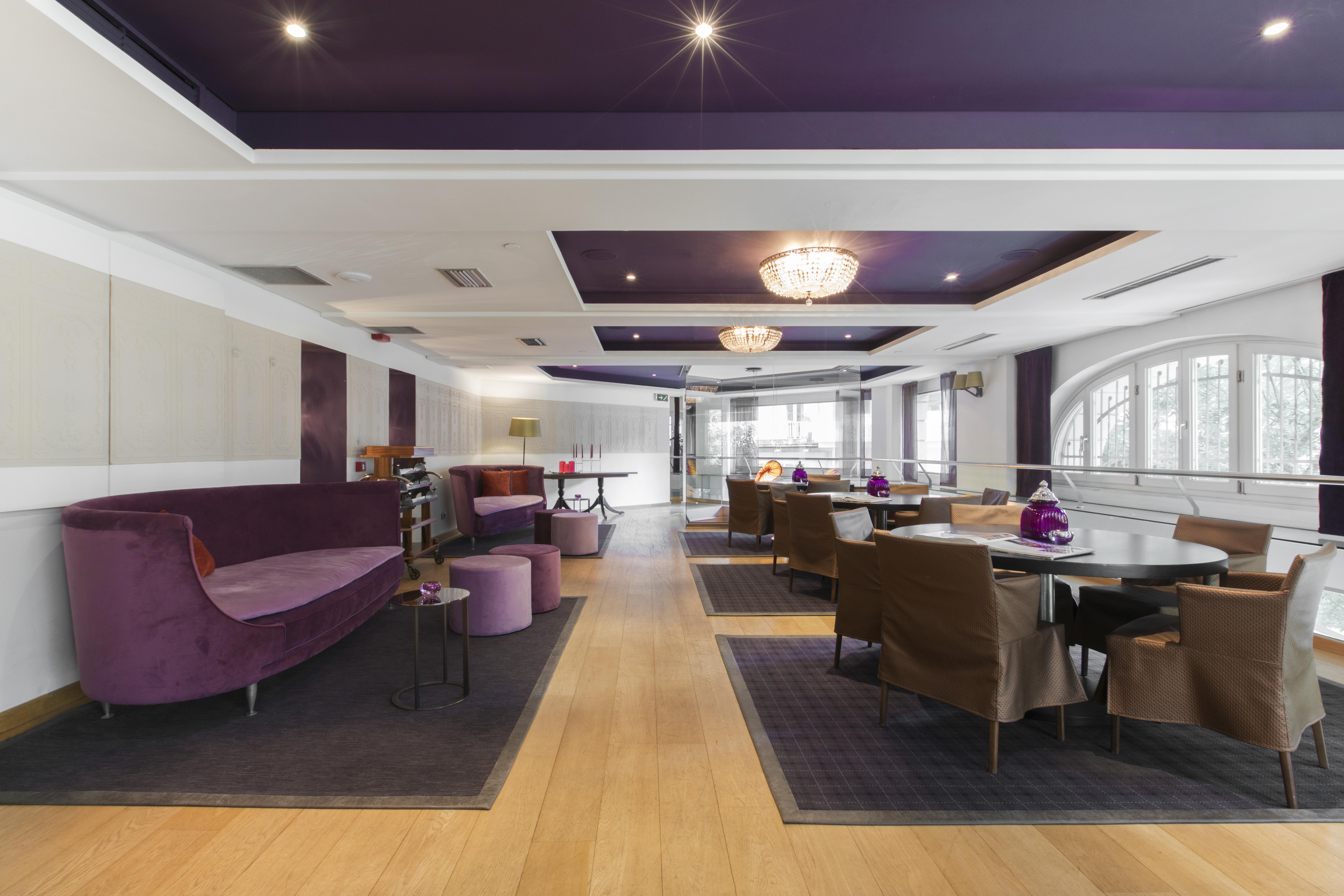 The Excelsior - Small Luxury Hotels Of The World Soluň Exteriér fotografie The lounge at the station