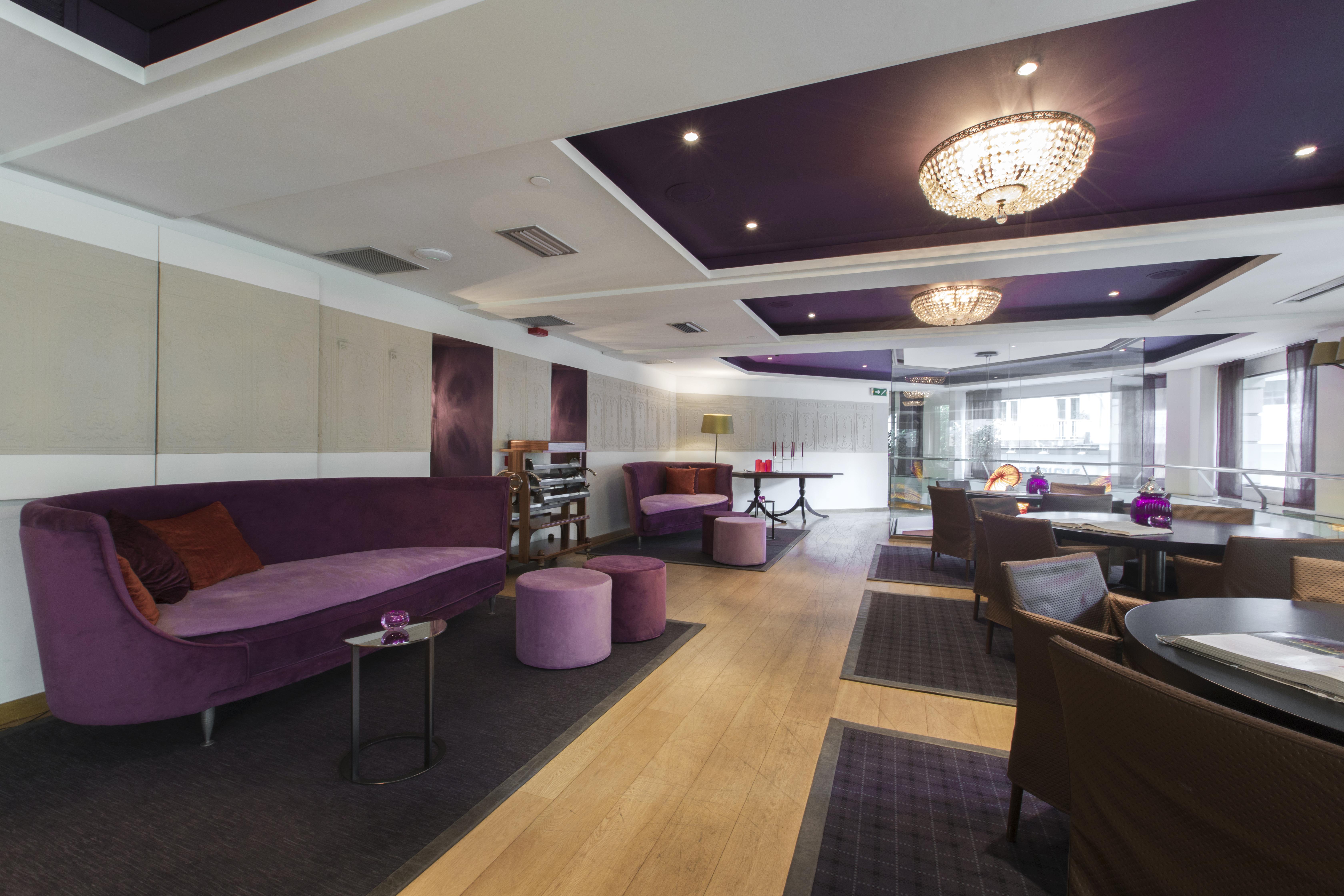 The Excelsior - Small Luxury Hotels Of The World Soluň Exteriér fotografie The lounge at the airport